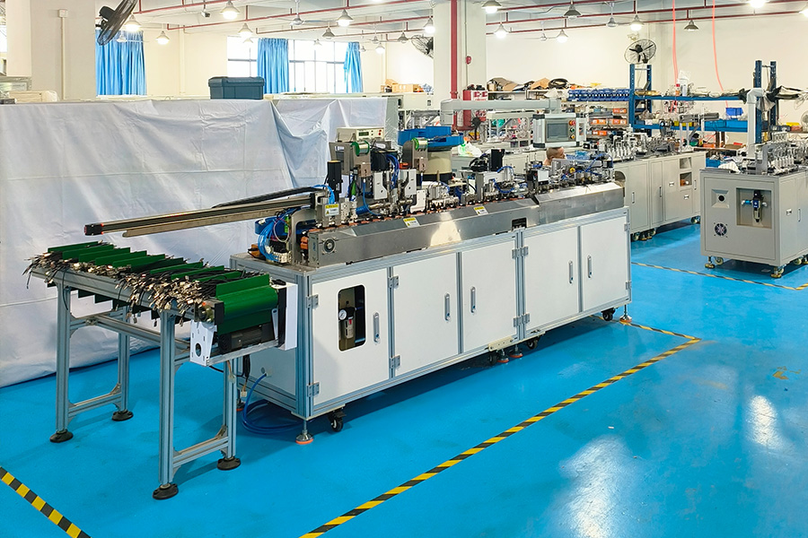 车间-全自动焊锡机