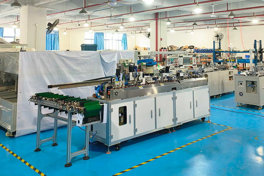 车间-全自动焊锡机